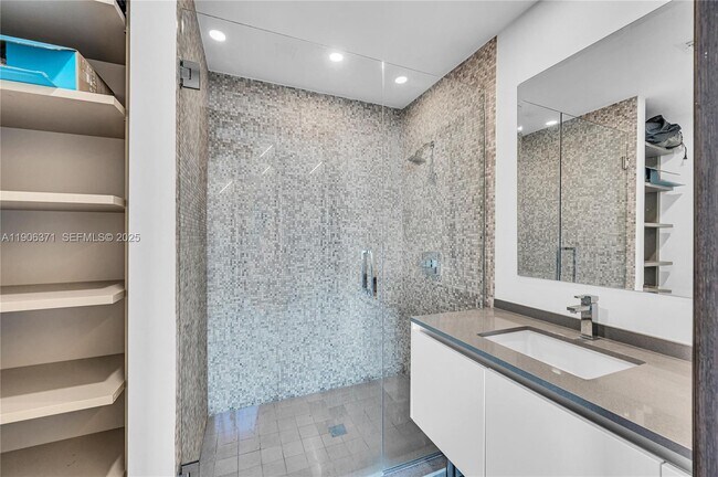 Building Photo - 88 SW 7th St