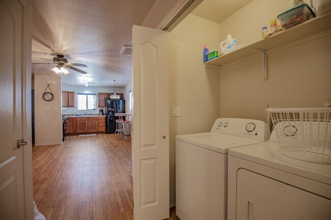 Building Photo - 800 Sherwood Dr