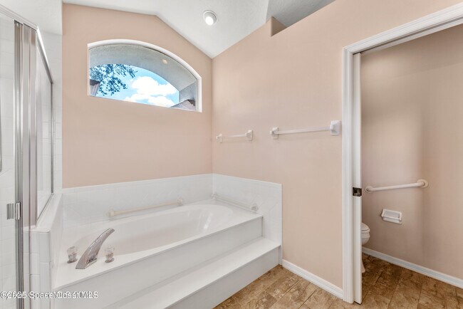 Building Photo - 537 Lake Victoria Cir