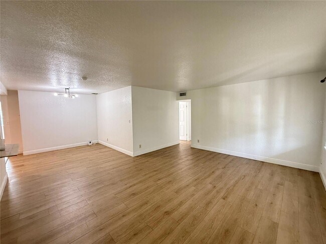 Building Photo - 524 N Lakemont Ave
