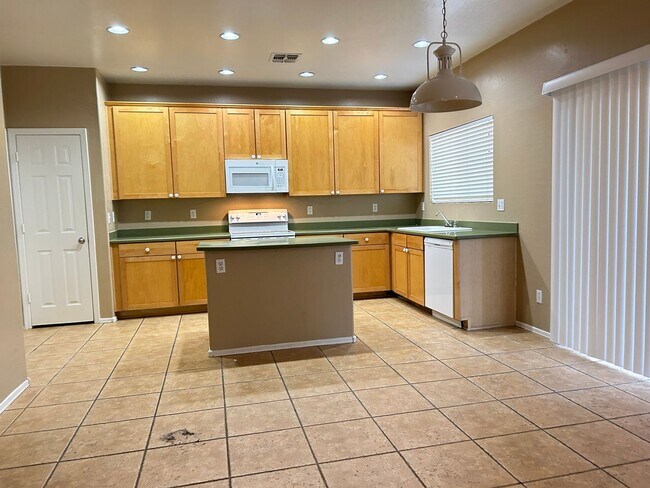 Building Photo - 9598 N 82nd Ln