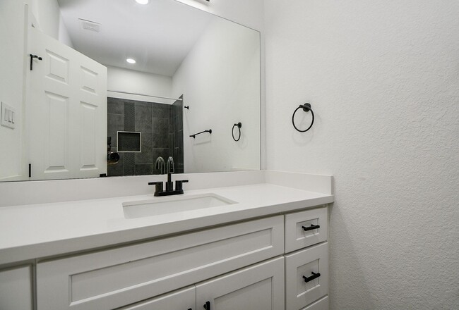 Building Photo - 9734 Pelsey St