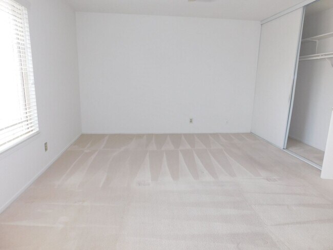 Building Photo - Charming 4 Bed, 2 Bath, Single-Story home in Fullerton.