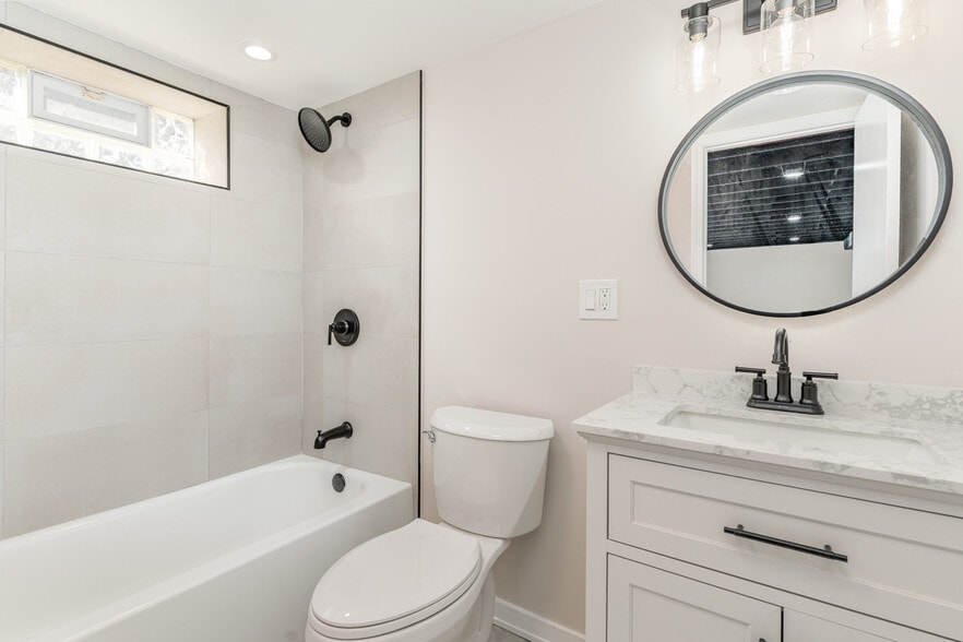 Building Photo - 9356 S Union Ave