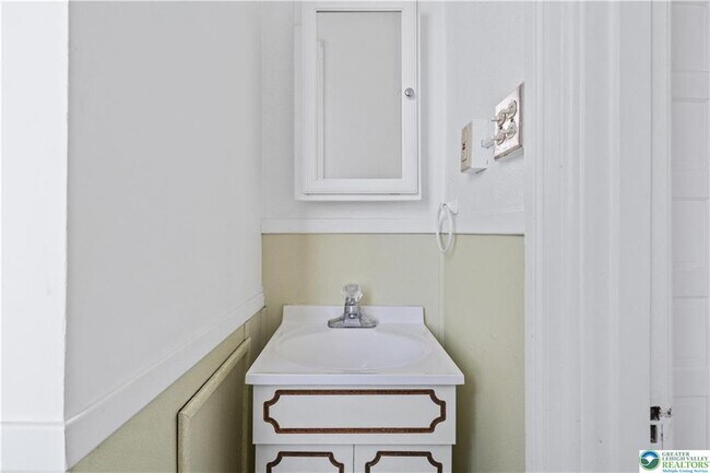 Building Photo - 426 Heckewelder Pl