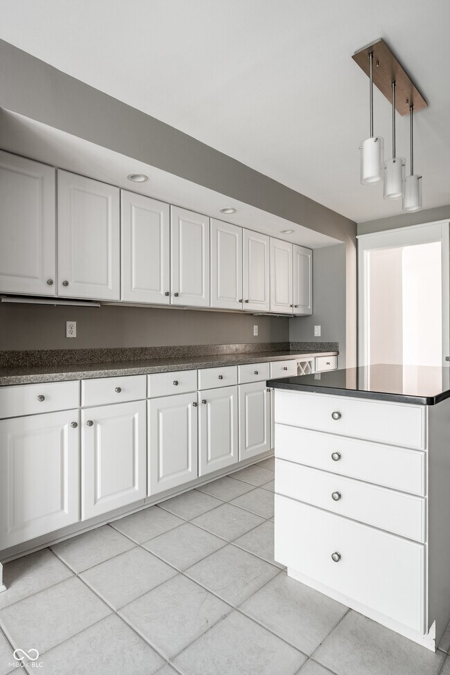 Building Photo - 8651 Jaffa Ct Dr E