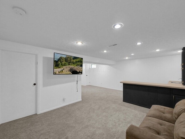 Building Photo - 6880 Pine Bark Ln
