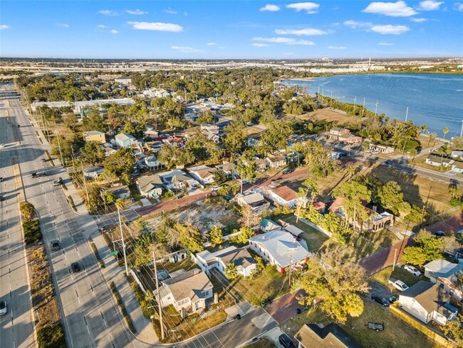 Building Photo - 2008 Oakwood Ave