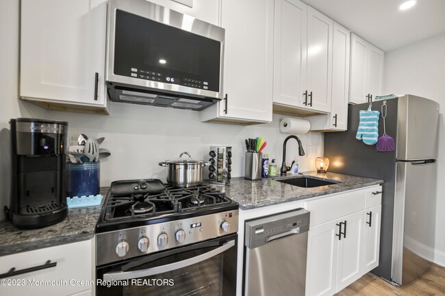 Building Photo - 110 11th Ave