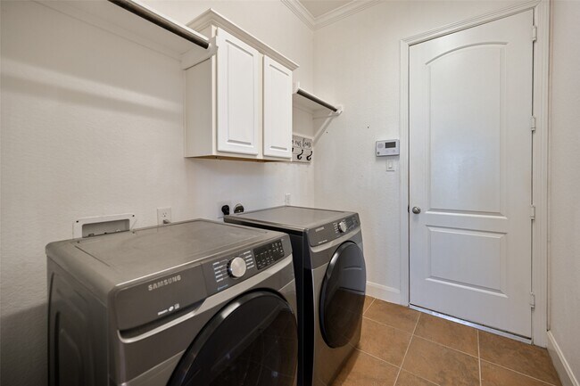 Building Photo - 27810 Burnett Hills Ln