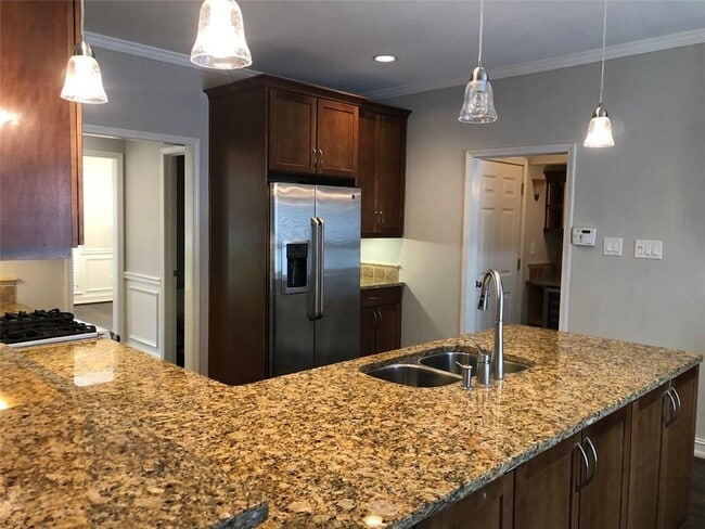 Building Photo - 2242 Lenox Walk NE