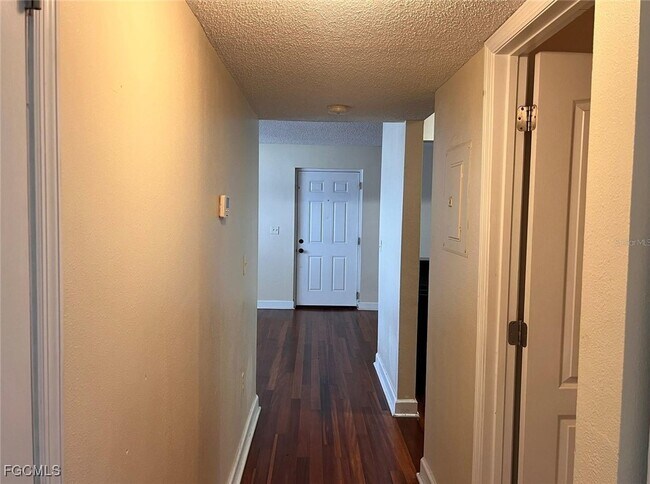 Building Photo - 2031 Dixie Belle Dr