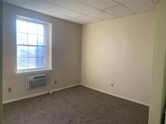 Building Photo - 33-37 W Main St (Courtside Building)