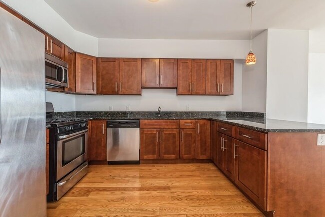 Building Photo - 125 43rd St