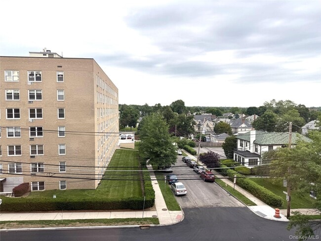 Building Photo - 370 Westchester Ave