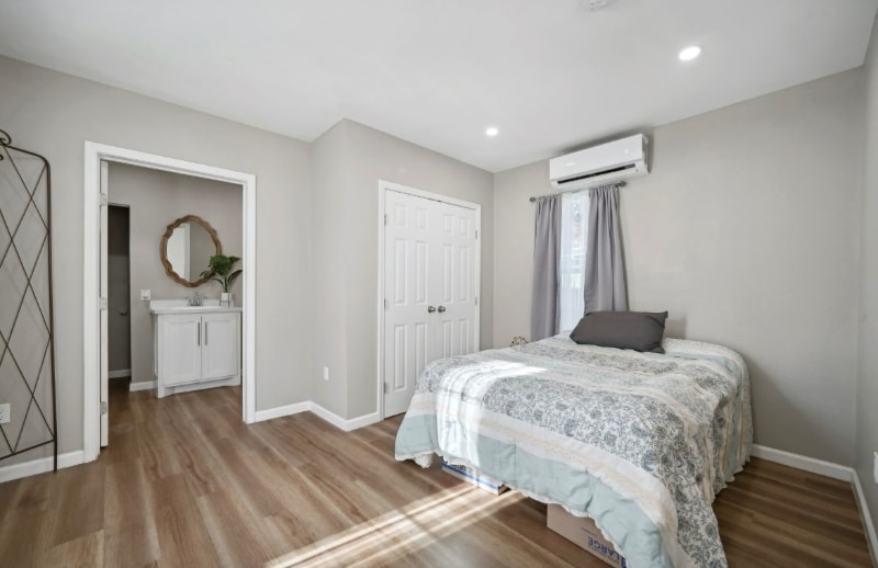 Building Photo - 1006 Center St