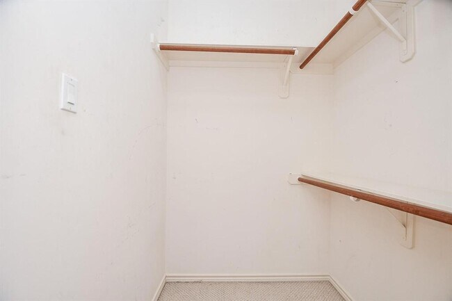 Building Photo - 1025 Marconi St