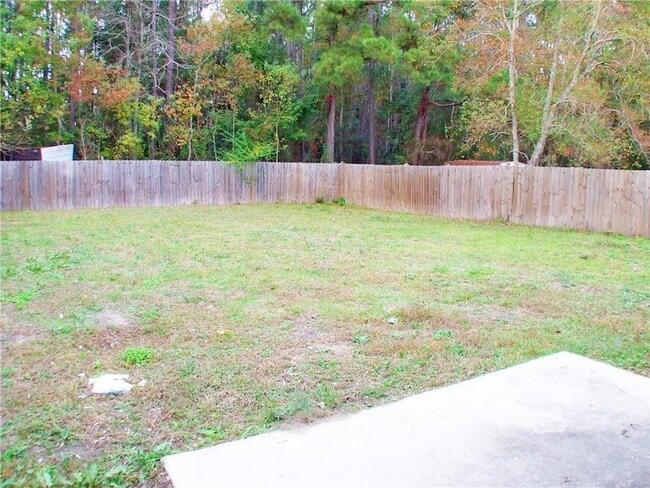 Building Photo - 35335 Fleetwood Dr