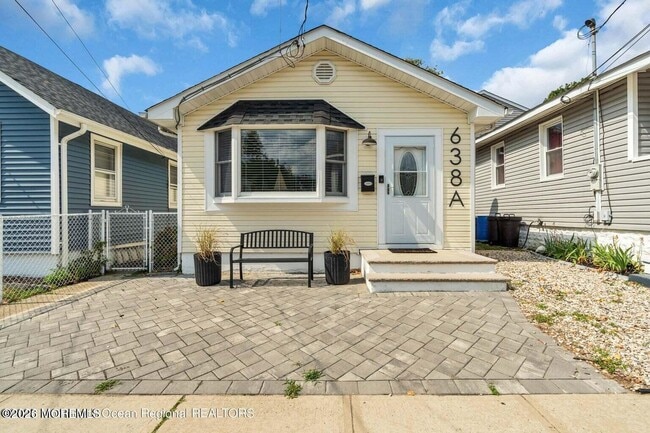 Building Photo - 638A Redmond Ave