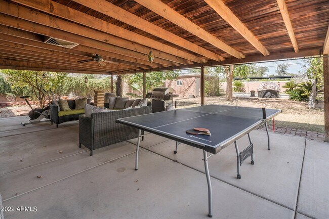 Building Photo - 4302 E Wilshire Dr