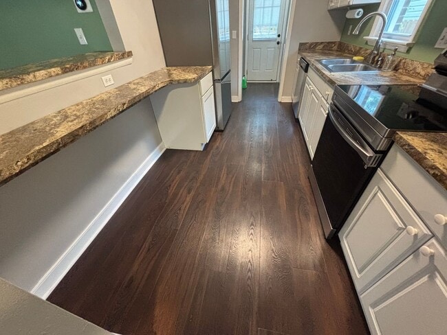 Building Photo - Charming 3 Bedroom 1 Bathroom Brick Ranch ...