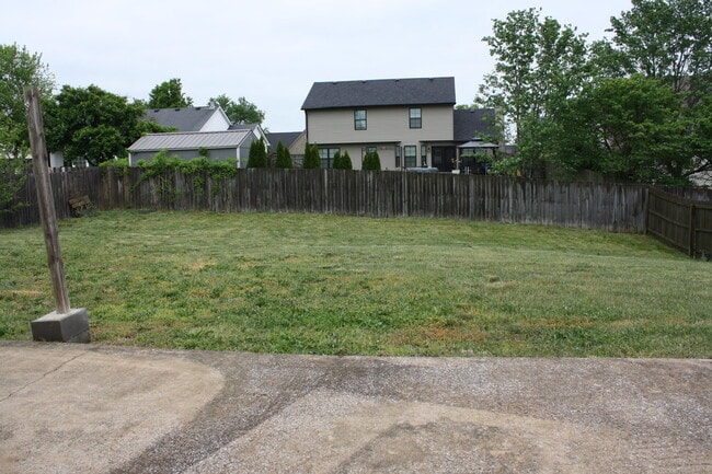 Building Photo - 913 Fieldstone Way