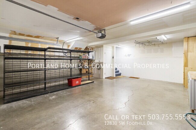 Building Photo - 12830 SW Foothill Dr