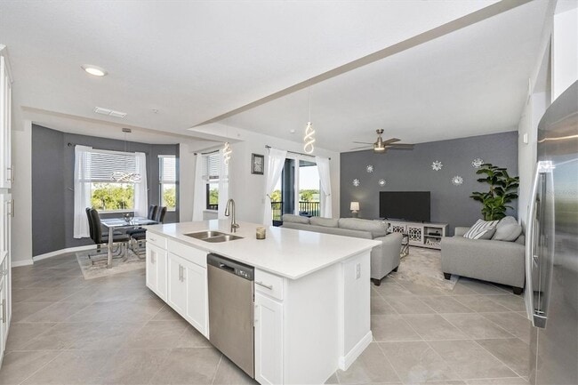 Building Photo - 12240 Wellen Golf St