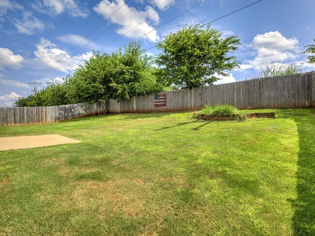 Building Photo - FREE AUGUST RENT + 3 Bedroom home in Deer ...