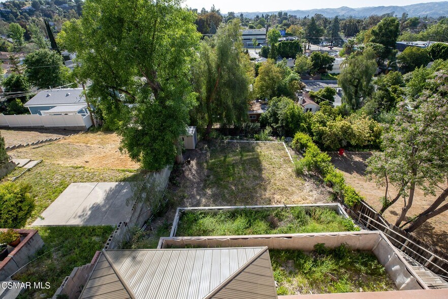 Building Photo - 5293 Calatrana Dr