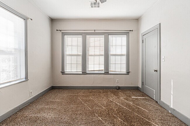 Building Photo - 2 Bed 1 Bath Duplex in NE OKC