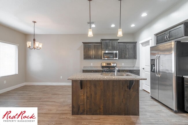 Building Photo - 4 Bedroom Spacious St. George Home with Large Backyard