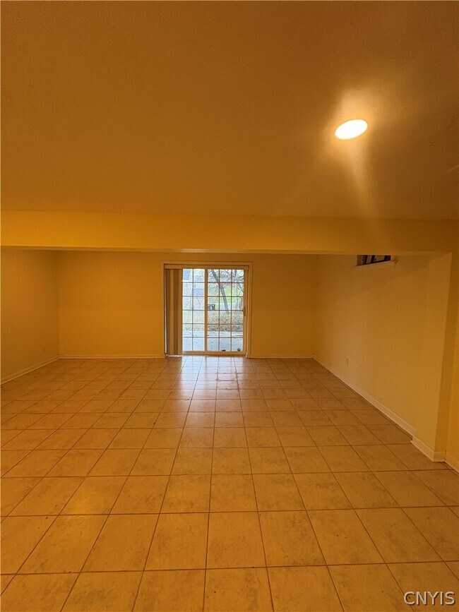 Building Photo - 215 Locksley Rd