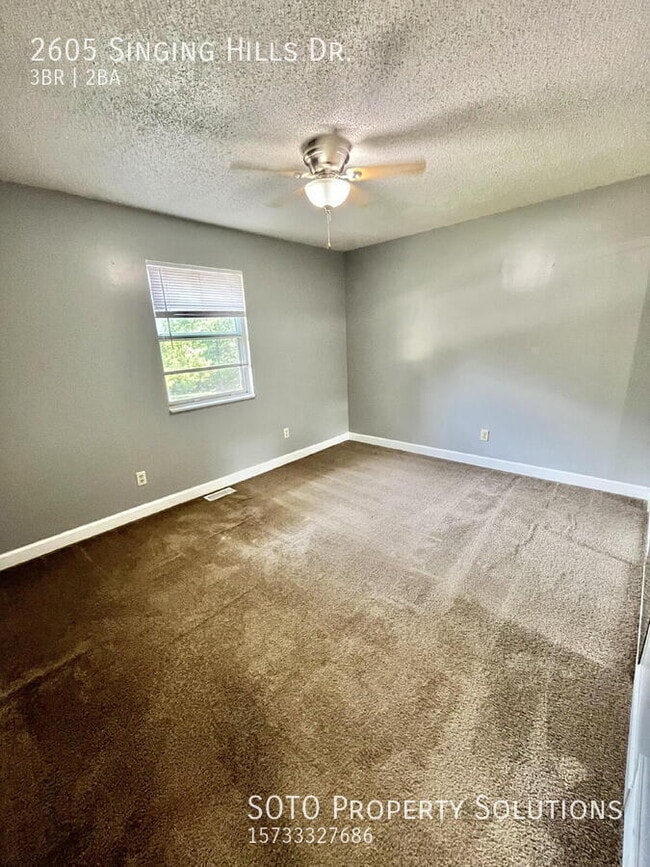 Building Photo - 2605 Singing Hills Dr