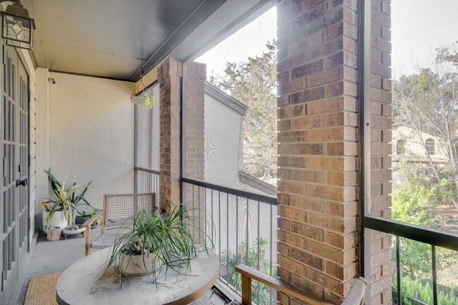 Building Photo - Exquisite 3 bedroom 2.5 bath two-story Executive Condo in Winter Park with 2-Car Garage