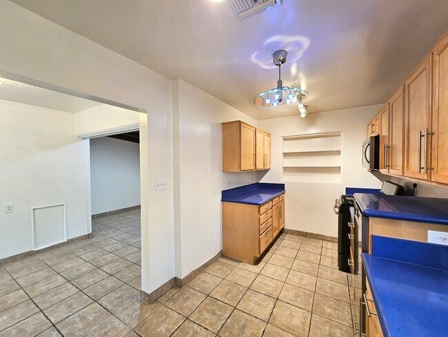 Building Photo - A charming 3-bedroom, 2-bathroom house in ...
