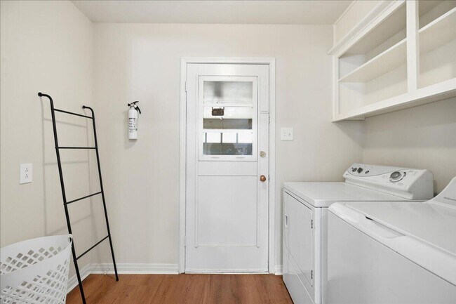 Building Photo - Charming one-of-a-kind 4 Bedroom Home