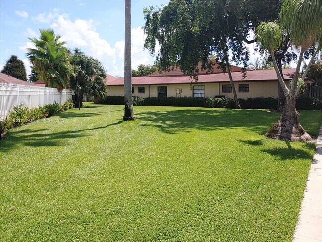 Building Photo - 4322 Woodstock Dr