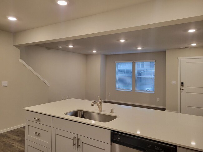 Building Photo - Beautiful, brand new 4 bedroom for Rent Now!