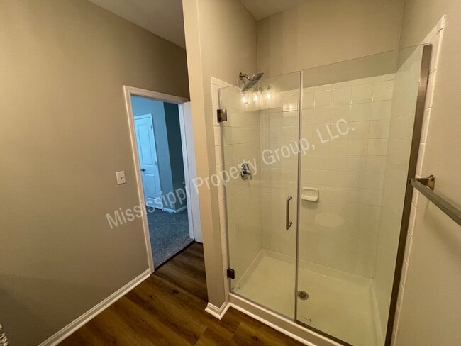 Building Photo - 3BD/3.5BA Available for Mid-August Move In