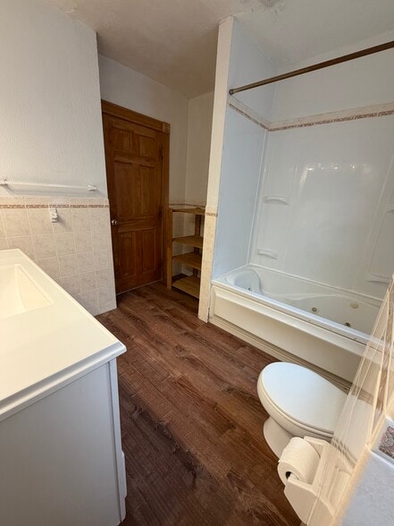 Bathroom - 6 Smythe St