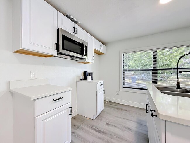 Building Photo - 8414 N 20th St