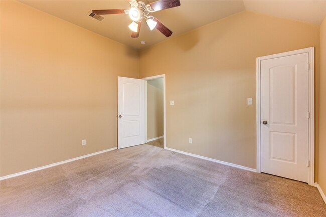 Building Photo - 5615 Stoneridge Ct