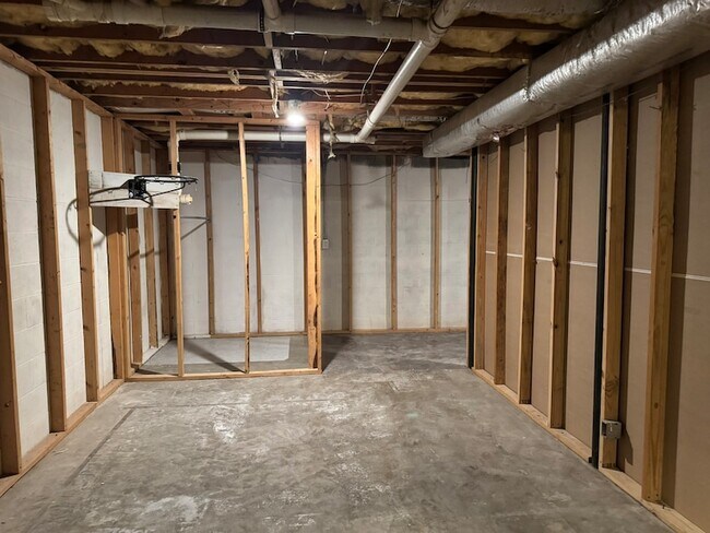 Building Photo - 226 Nottingham Rd