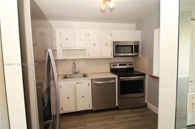Building Photo - 13499 Biscayne Blvd