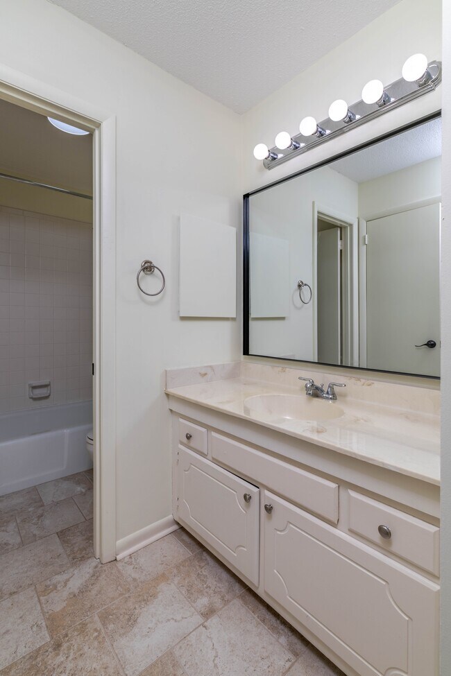 Building Photo - 7914 Gleason Dr NW