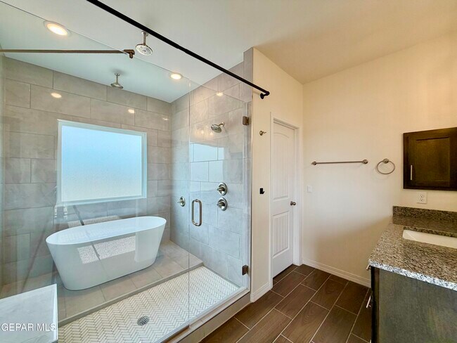 Building Photo - 122 Esther Trl