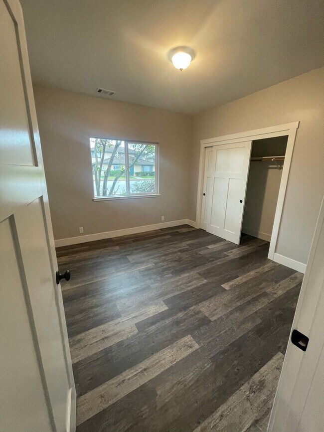 Building Photo - 2 Bedroom, 2 Bathroom ADU