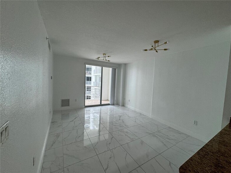 Building Photo - 1830 Radius Dr