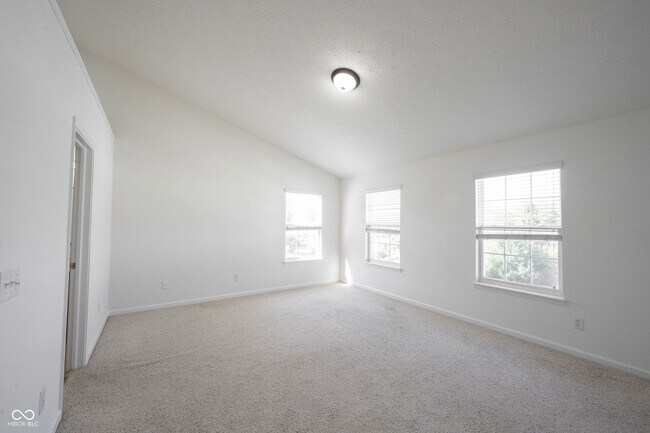 Building Photo - 9009 Mercer Dr